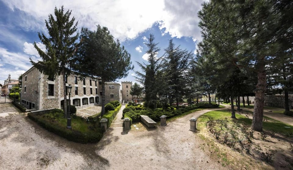 Parador de Ávila Hotel in Ávila‎