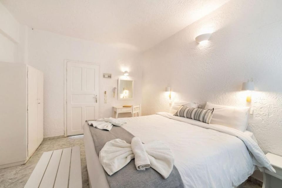 Artemis Suites Apartment hotel in Santorini