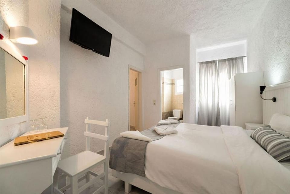Artemis Suites Apartment hotel in Santorini