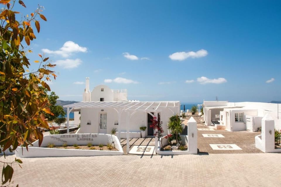 Artemis Suites Apartment hotel in Santorini
