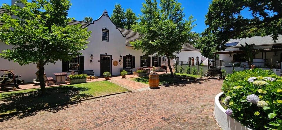 De Leeuwenhof Estate Bed and Breakfast in Western Cape