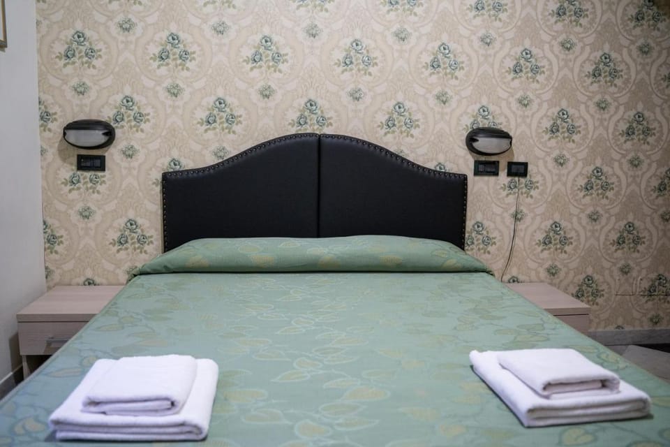Hotel Ferrarese Hotel in Rome