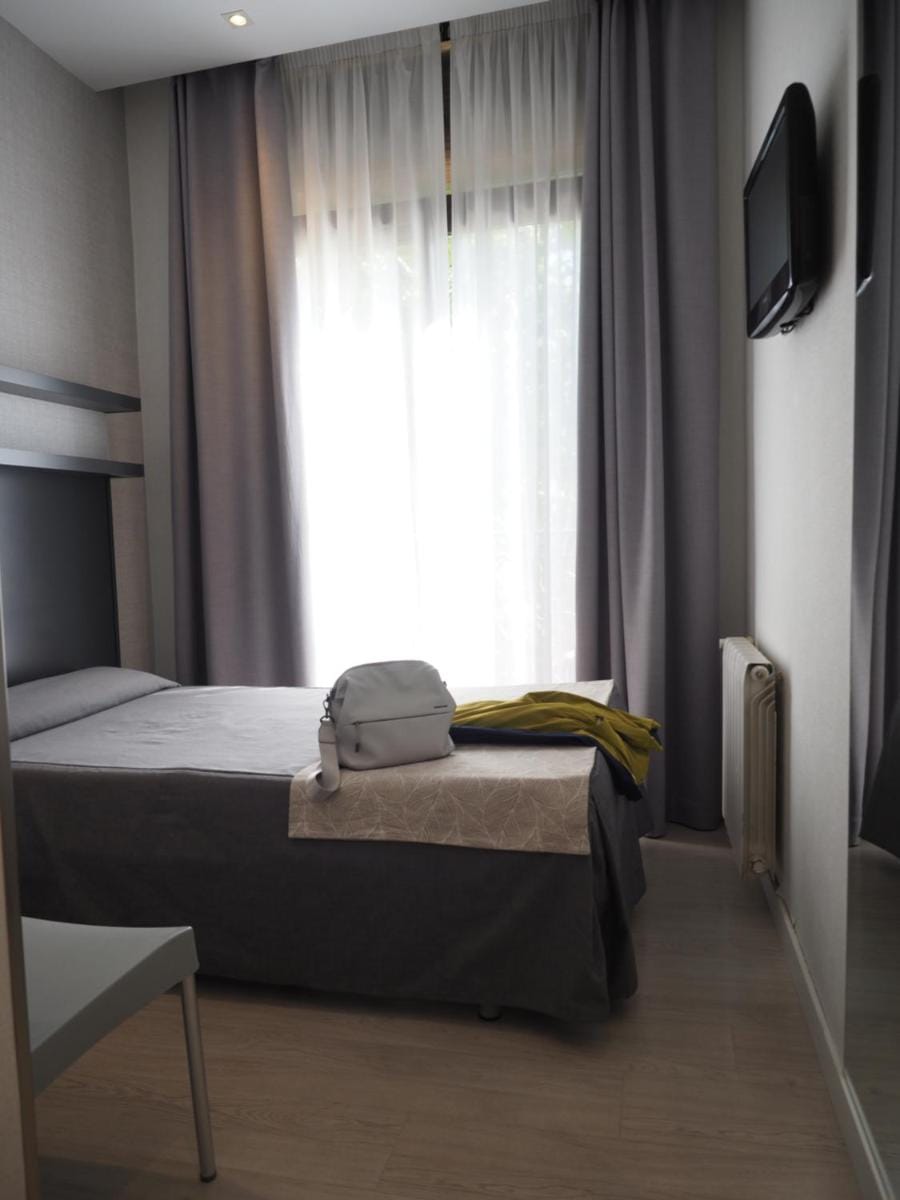 Hostal Benidorm Bed and Breakfast in Barcelona