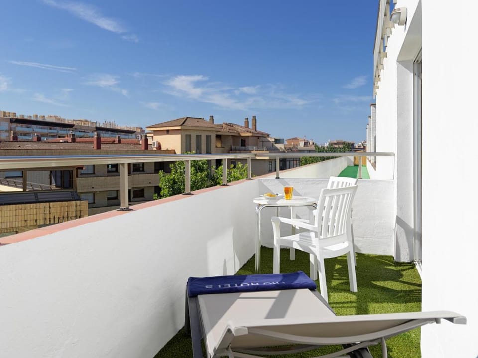 H10 Delfín - Adults Only Hotel in Salou