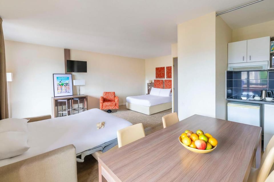 Kyriad ChambÃ©ry Centre - HÃ´tel et RÃ©sidence Apartment hotel in Chambery
