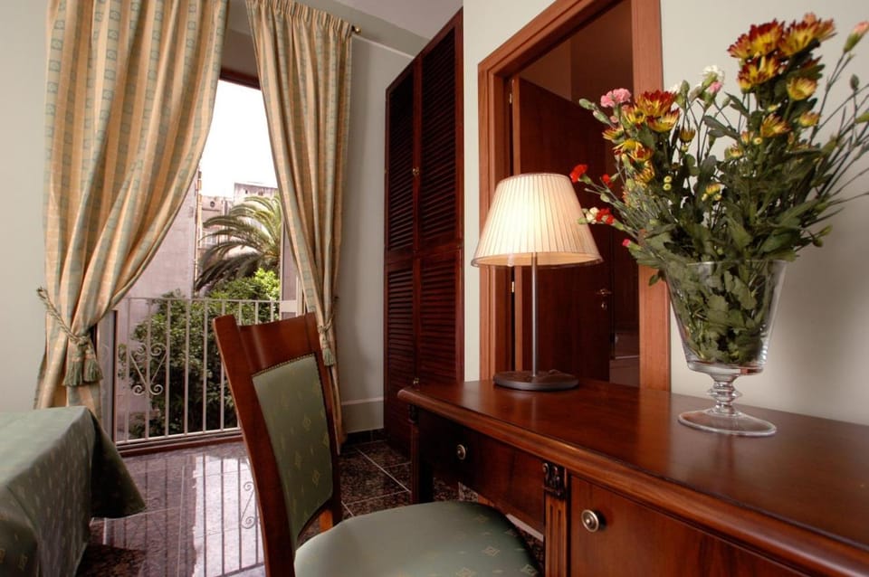 Le Stanze Del Vicerè Boutique Hotel Bed and Breakfast in Naples