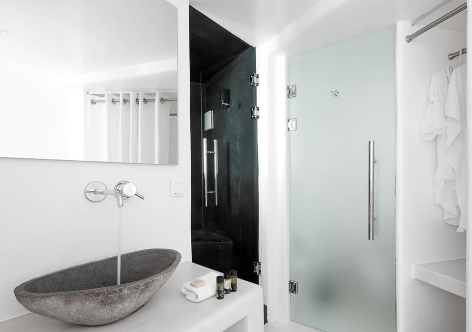 Dana Villas & Infinity Suites Apartment hotel in Thera