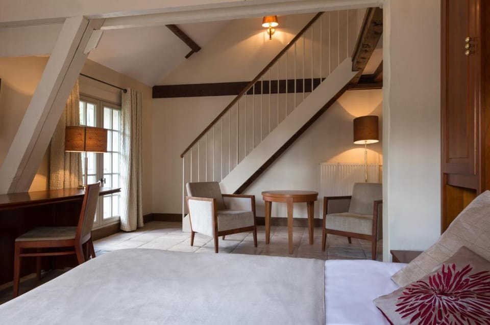 HÃ´tel Aux Vieux Remparts Hotel in Île-de-France