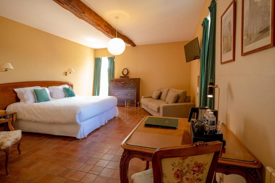 Hôtel De La Poste & Du Lion D'or Hotel in Bourgogne-Franche-Comté