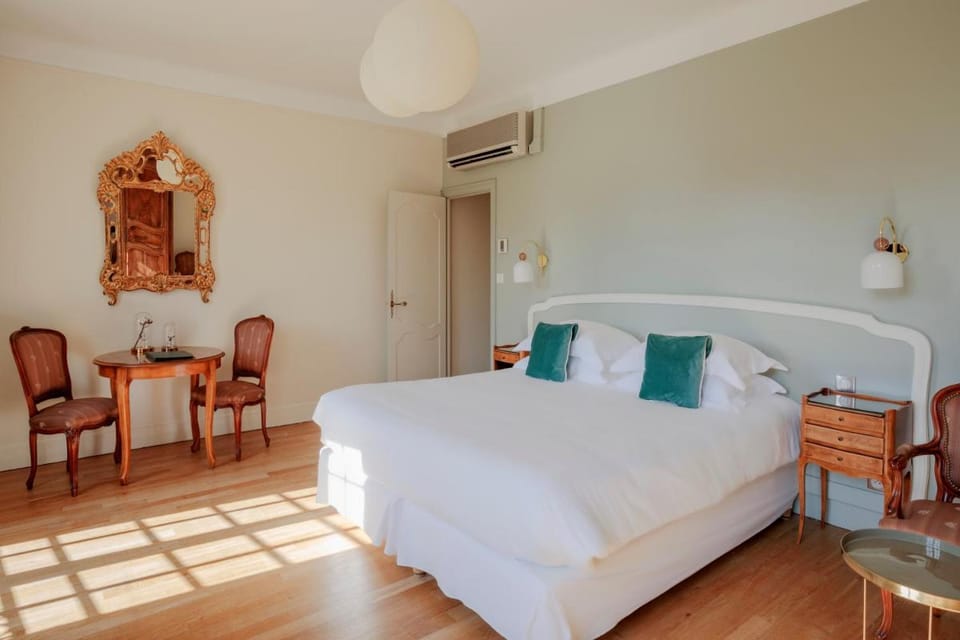 Hôtel De La Poste & Du Lion D'or Hotel in Bourgogne-Franche-Comté