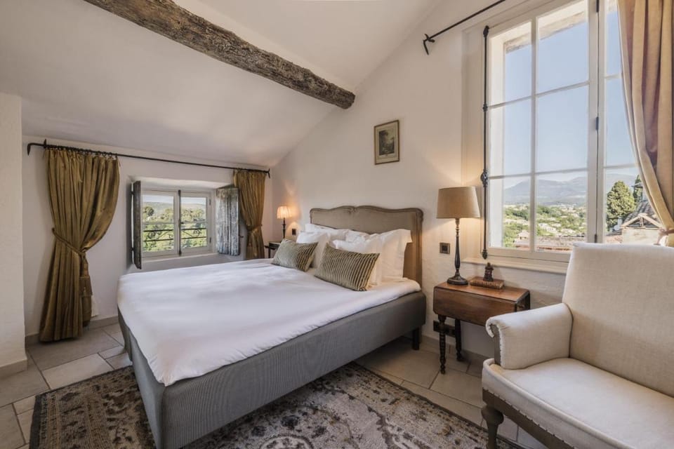 Château Le Cagnard Hotel in Cagnes-sur-Mer