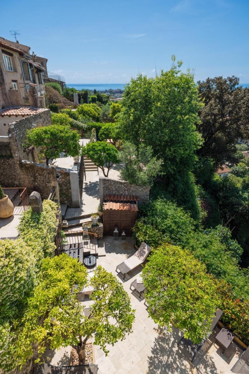 Château Le Cagnard Hotel in Cagnes-sur-Mer