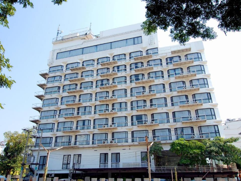 C H Hotel Hotel in Chiang Mai