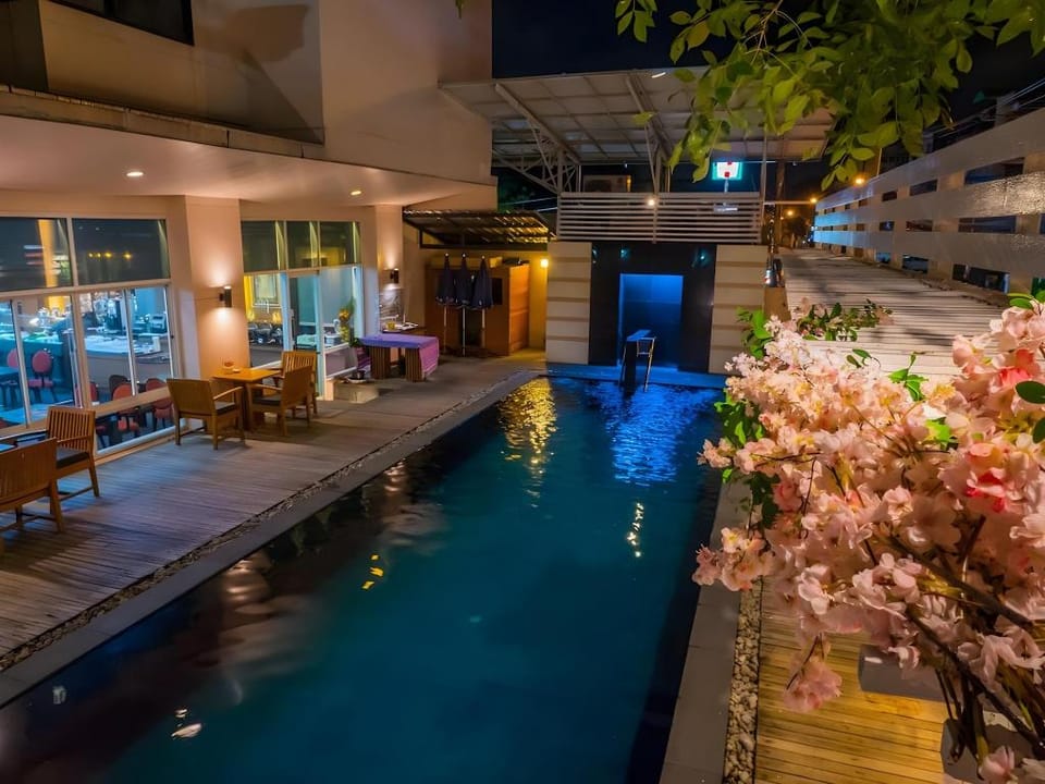 Atrium Boutique Resort Hotel in Bangkok