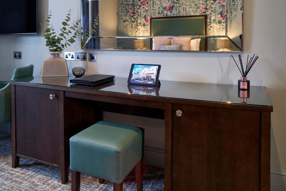Mandolay Hotel in Guildford