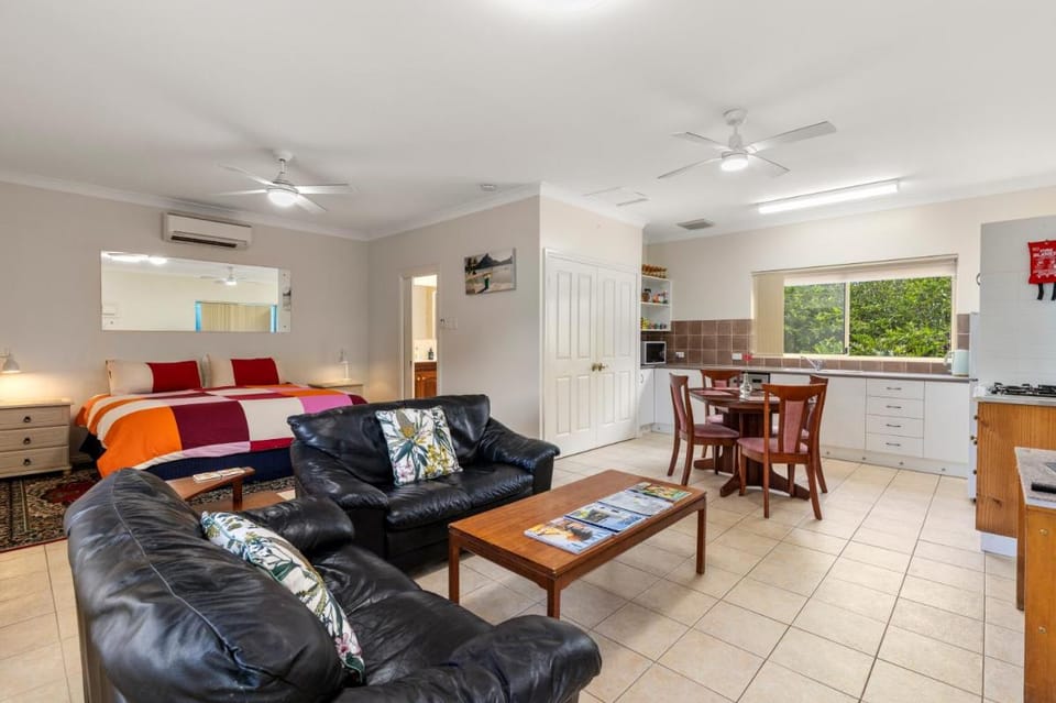 Bon Villas B&B Bonville - Adults Only, Pet Friendly Accommodation Bed and Breakfast in Coffs Harbour