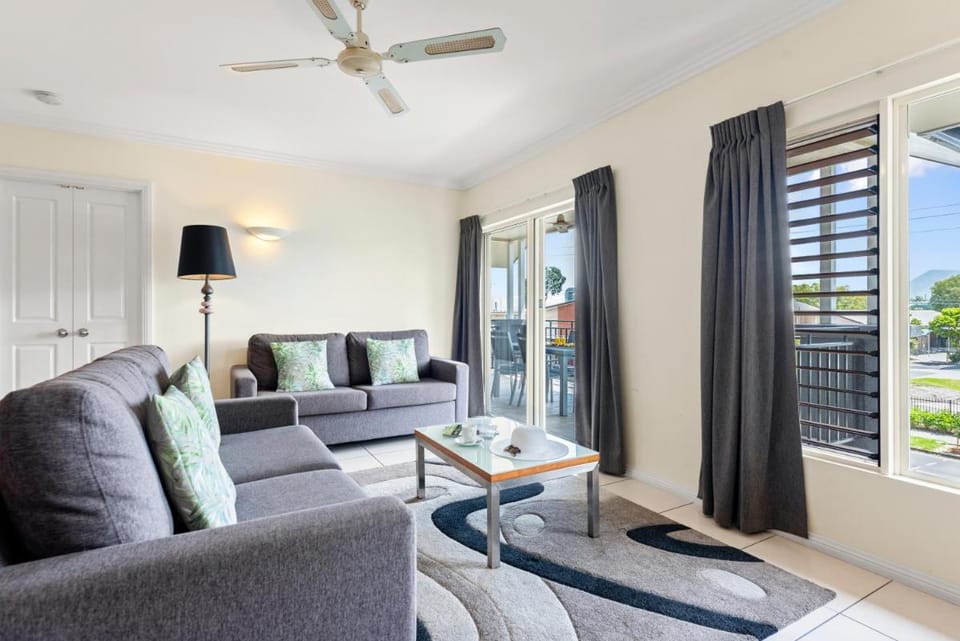 Bay Village Tropical Retreat & Apartments Apartment hotel in Cairns
