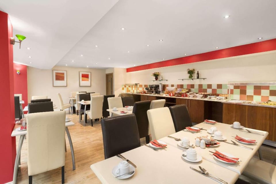 Ramada by Wyndham Hounslow - Heathrow East Hotel in Hounslow