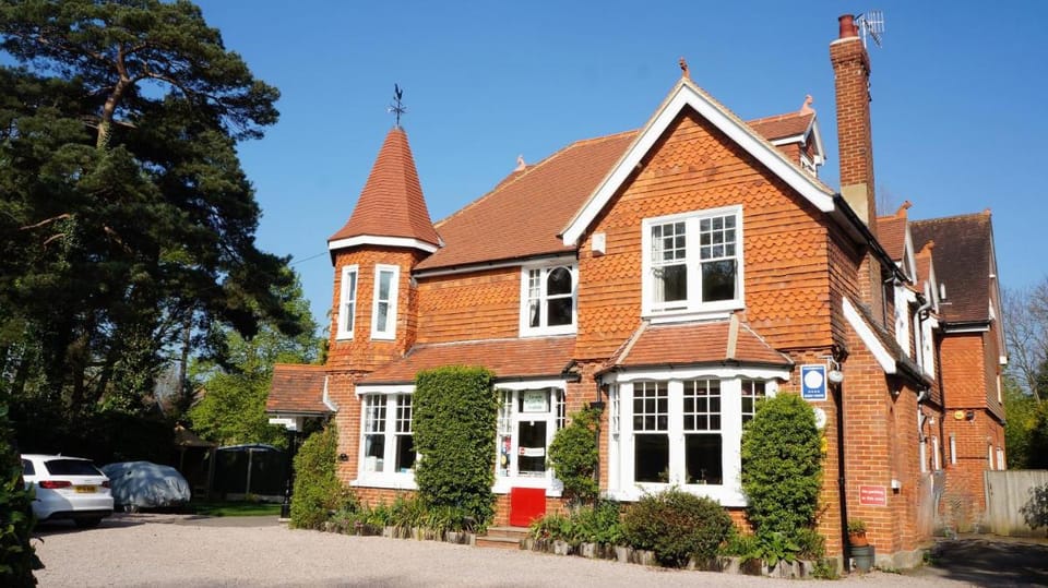 The Lawn Guest House Bed and Breakfast in Horley