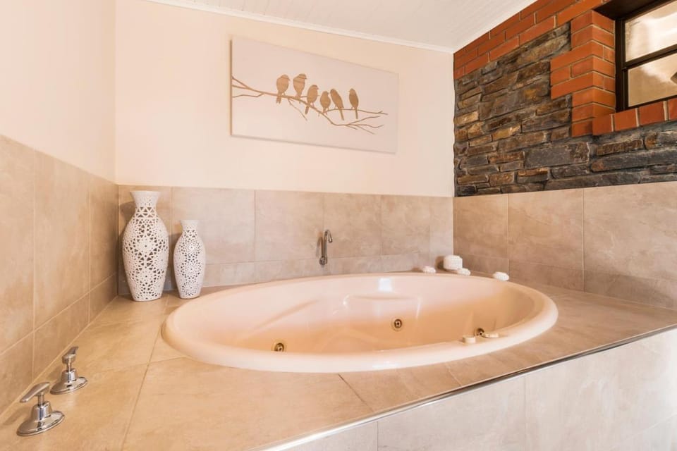 Stonewell Cottages and Vineyards Lodge in Marananga