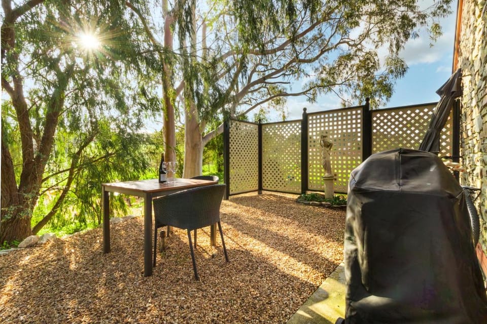 Stonewell Cottages and Vineyards Lodge in Marananga