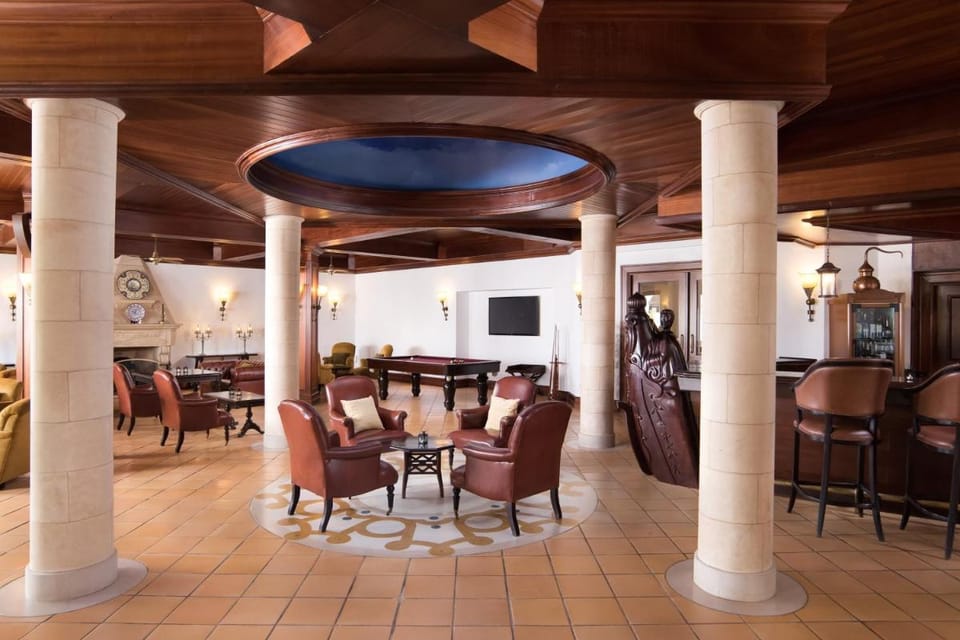 Pine Cliffs Ocean Suites, a Luxury Collection Resort & Spa, Algarve Hotel in Olhos de Água