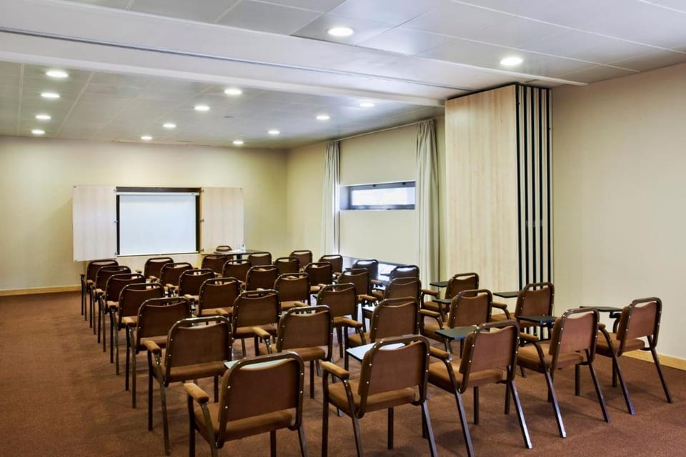 Holiday Inn Express Lisbon-Oeiras By IHG Hotel in Lisbon District