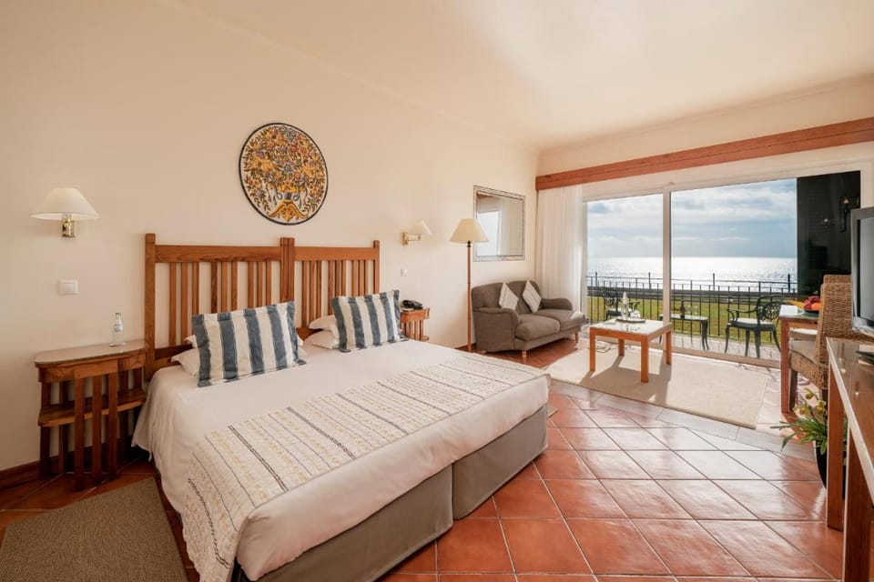 Albatroz Beach & Yacht Club Hotel in Madeira District