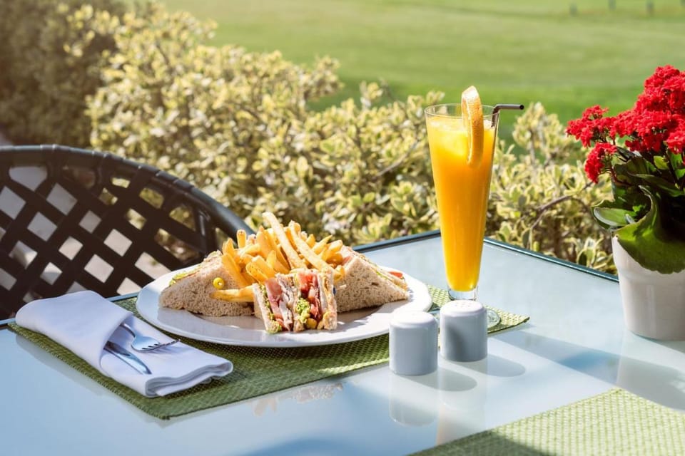 Pine Cliffs Residence, a Luxury Collection Resort, Algarve Hotel in Olhos de Água