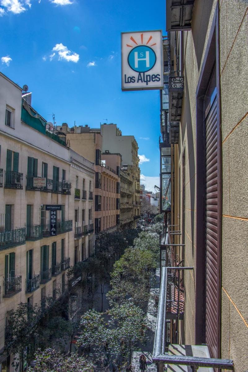 Hostal Los Alpes Bed and Breakfast in Centro