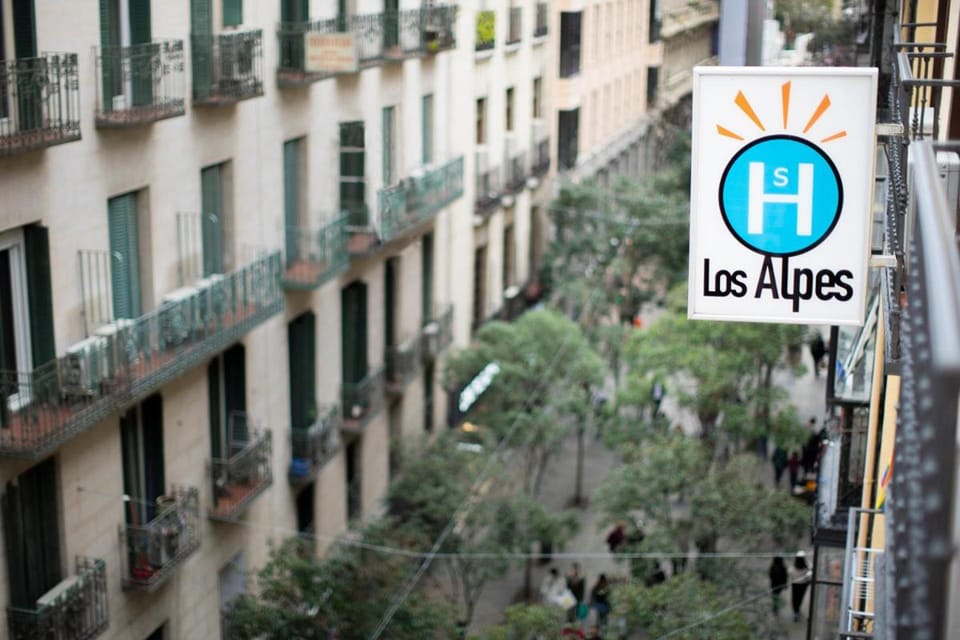 Hostal Los Alpes Bed and Breakfast in Centro