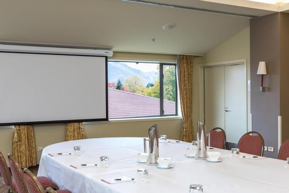Copthorne Hotel & Resort Lakefront Queenstown Hotel in Queenstown