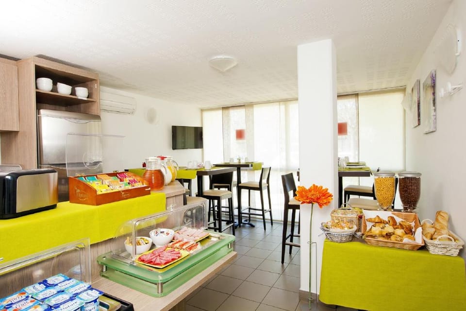 Séjours & Affaires Manosque Le Moulin Neuf Apartment hotel in Manosque