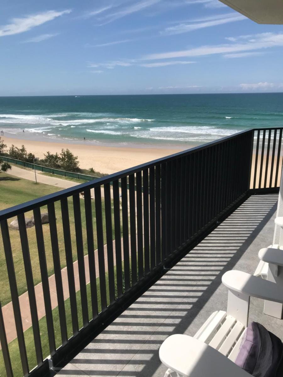 Golden Sands on the Beach - Absolute Beachfront Apartments Apartment hotel in Main Beach