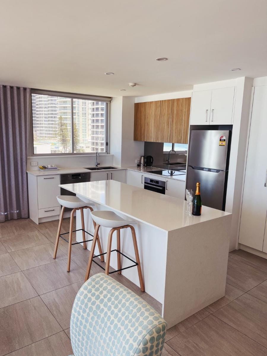 Golden Sands on the Beach - Absolute Beachfront Apartments Apartment hotel in Main Beach