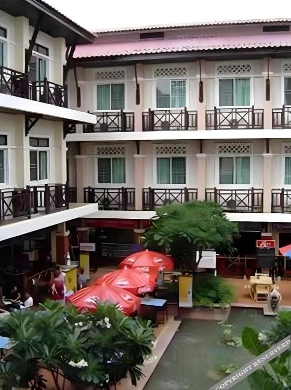 Rambuttri Village Inn & Plaza Inn in Bangkok