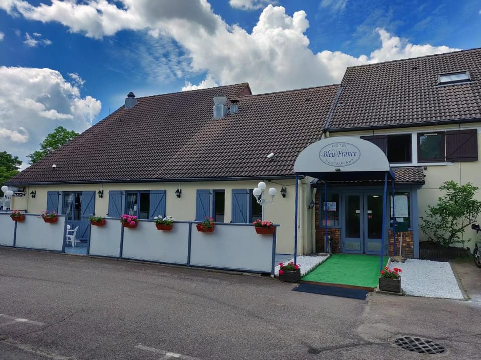 Contact Hotel Bleu France Eragny Cergy Hotel in Île-de-France