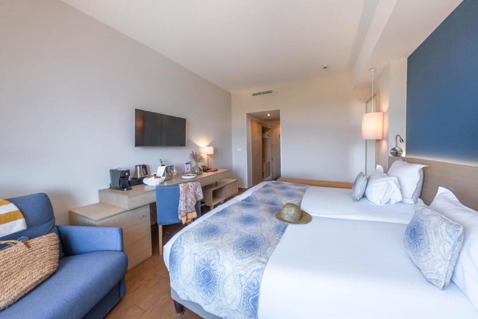 Hôtel Helios & SPA - Ile des Embiez Hotel in Six-Fours-les-Plages