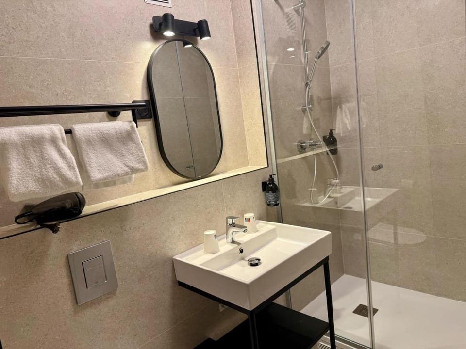 Hotel De L'Exposition - Republique Hotel in Paris