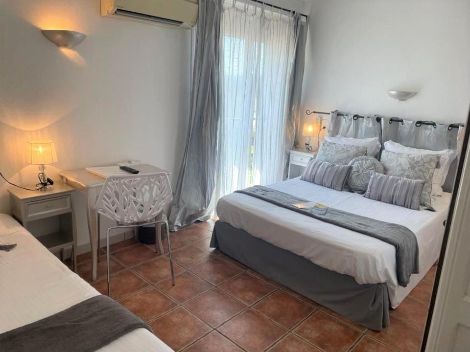 Hôtel Le Méditerranée Hotel in Hyères