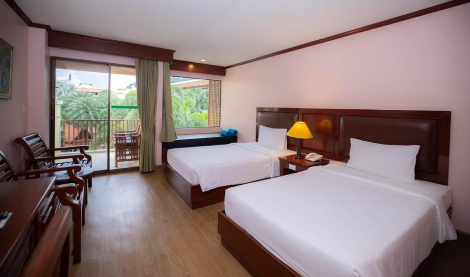 Baumanburi Hotel Hotel in Patong
