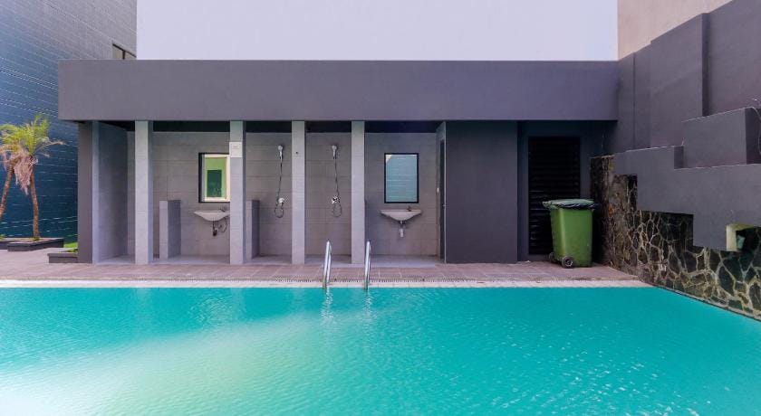 Super OYO Townhouse 2 Hotel Gunung Sahari Hotel in Jakarta