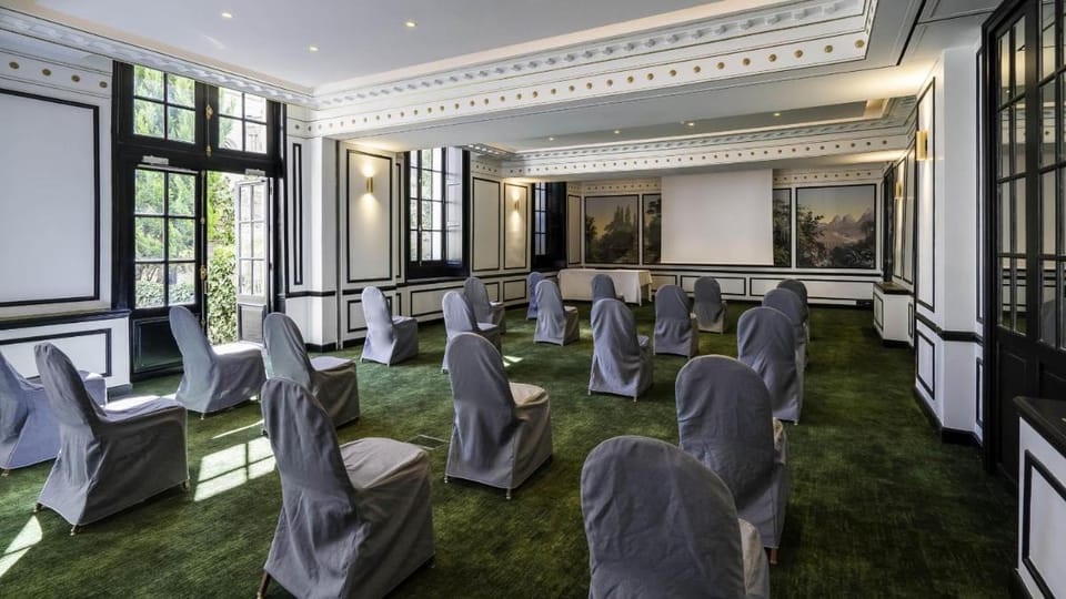 Aigle Noir Fontainebleau MGallery Hotel in Fontainebleau
