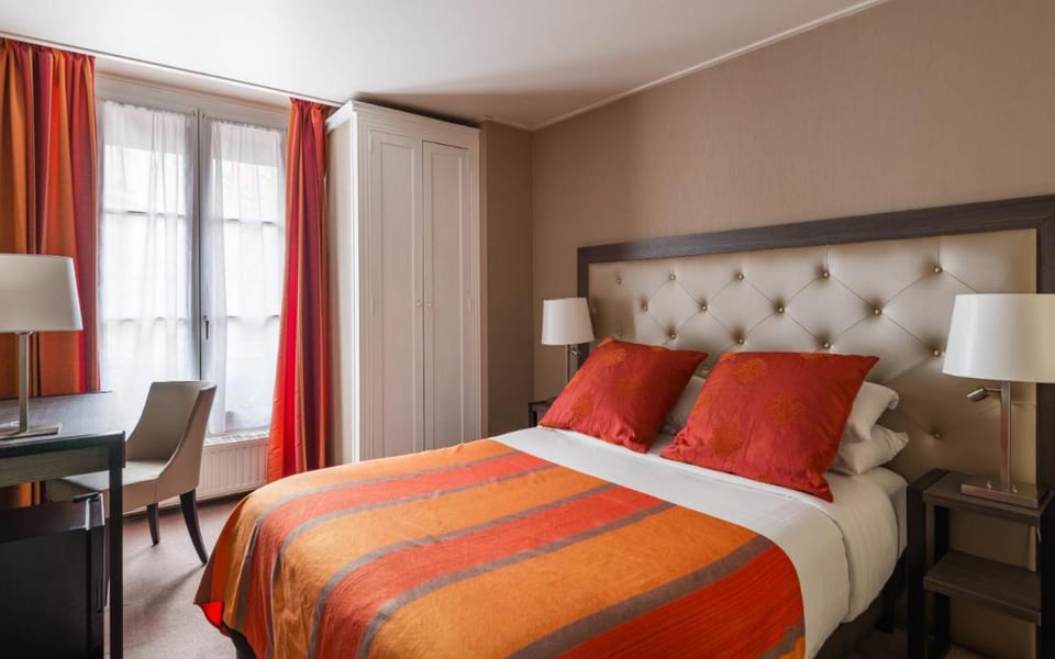 Eiffel Kennedy Hotel in Paris