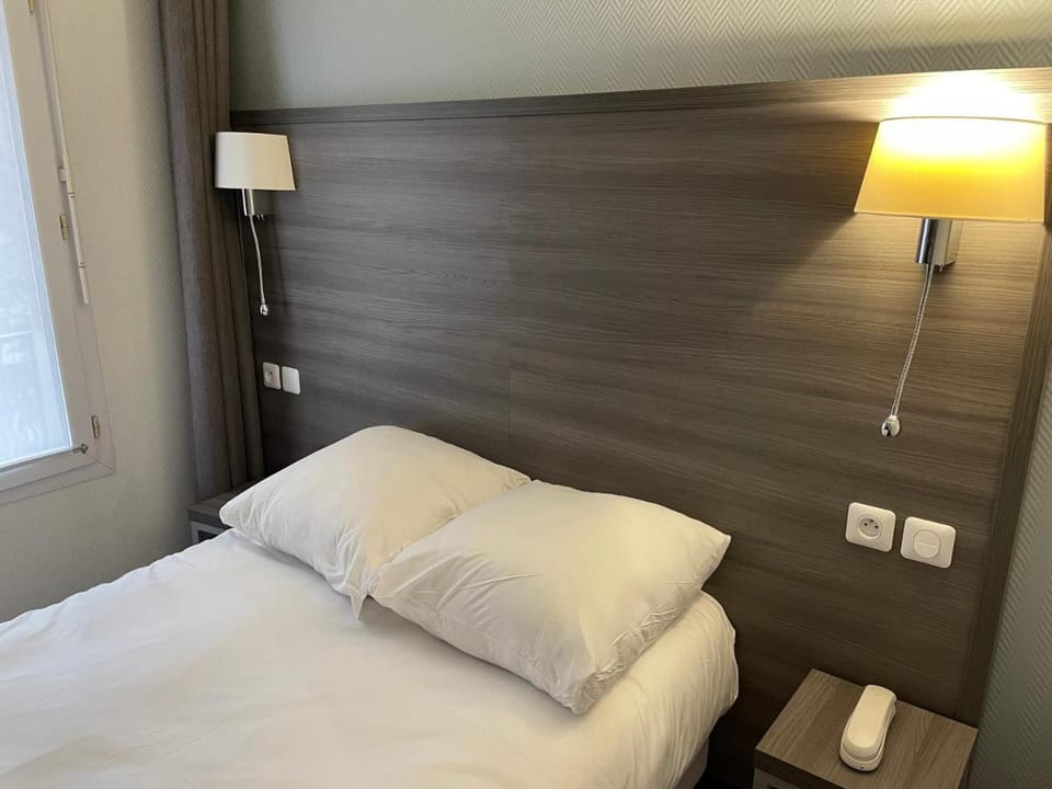 Hipotel Lilas Gambetta Hotel in Paris