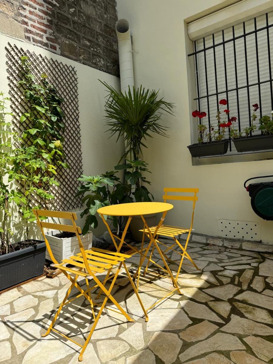 Hipotel Lilas Gambetta Hotel in Paris