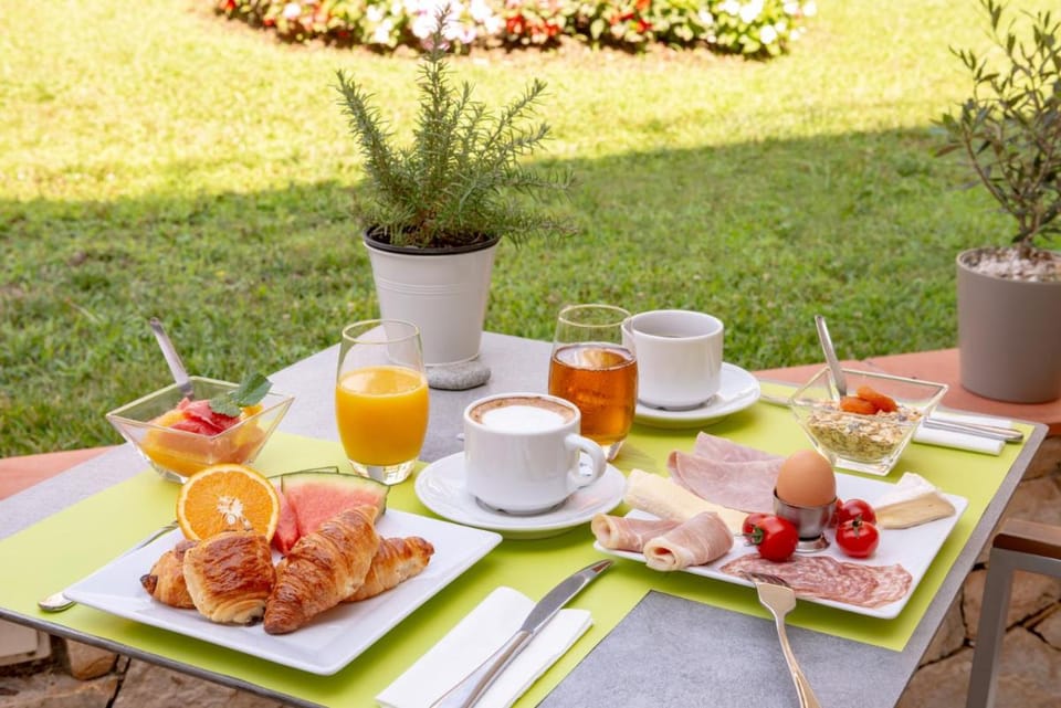 The Originals Boutique, Hotel Les Strelitzias Hotel in Antibes