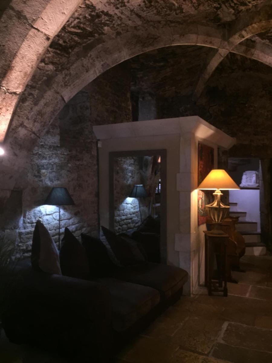 Abbaye de Maizières Hotel in Beaune