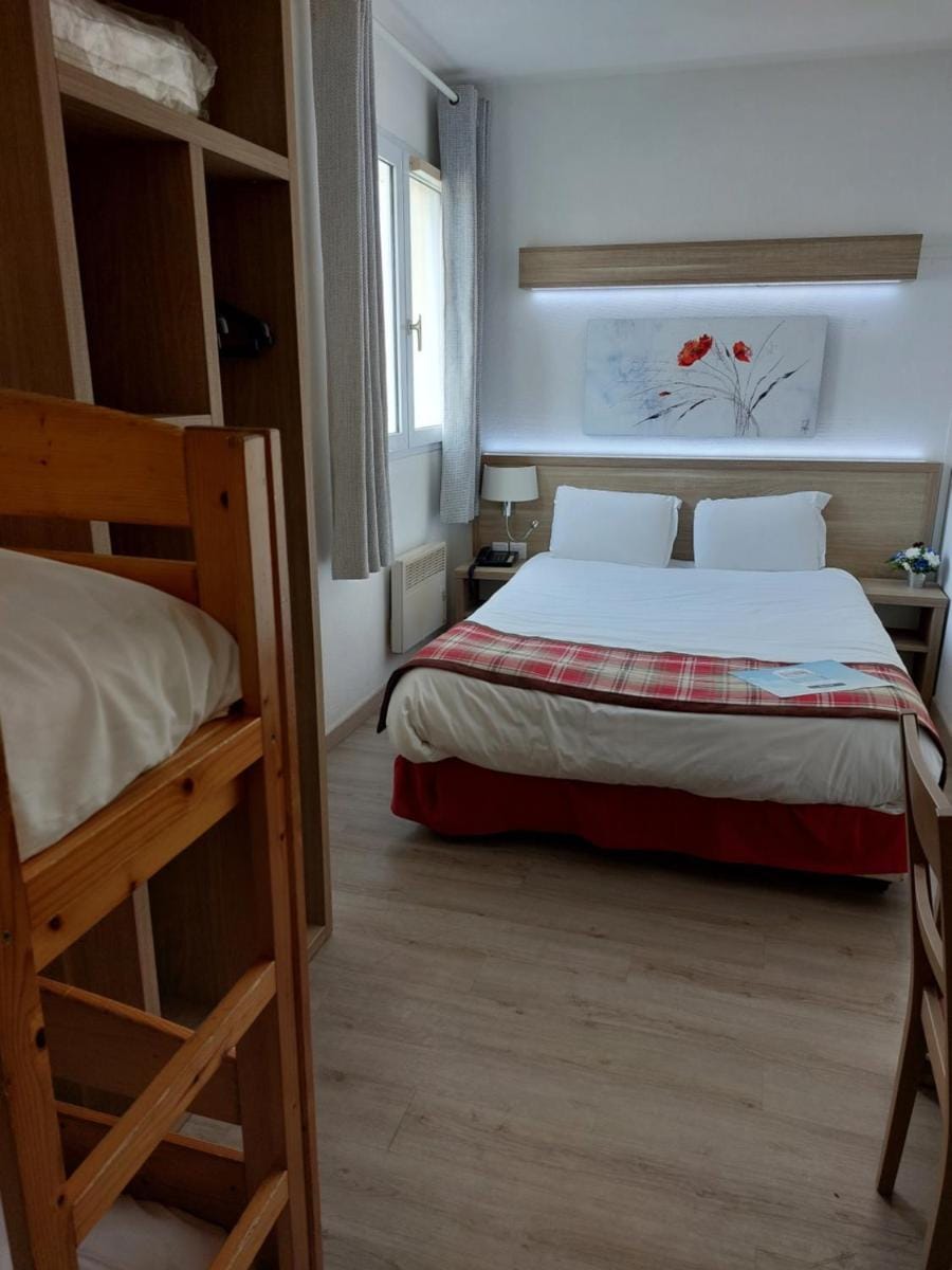 Kyriad Hotel - Restaurant Carentan Hotel in Normandy