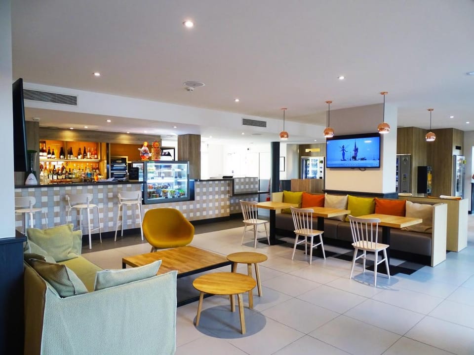 CAMPANILE VAL DE France Hotel in Magny-le-Hongre